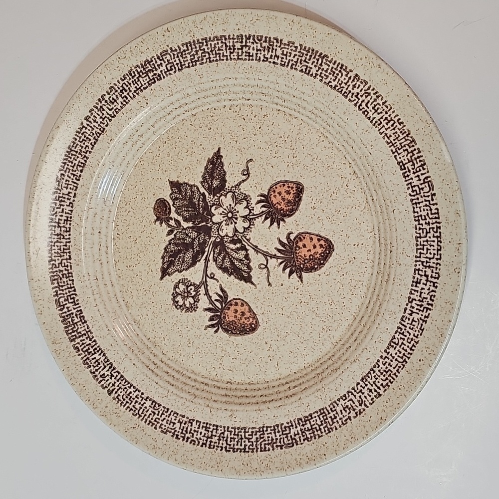 Vintage Homer Laughlin Country Strawberry Pattern Speckled Dinner Plate, USA